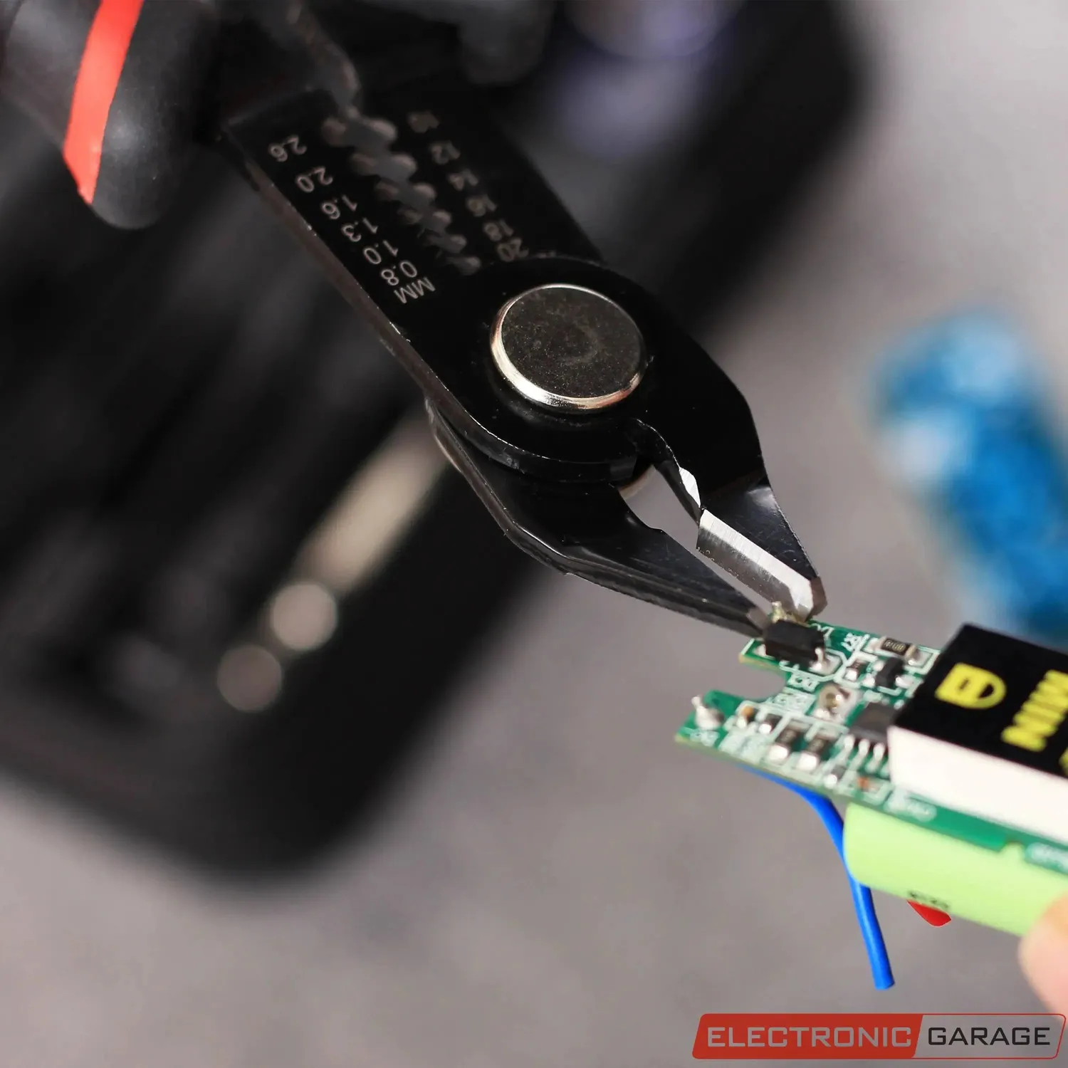 Electronic Garage skævbider 14mm med afisolering 0,75-6mm²