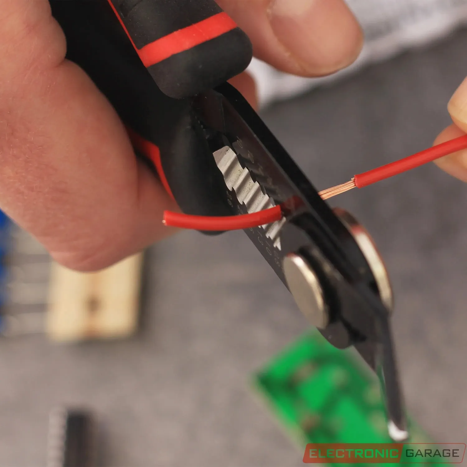 Electronic Garage skævbider 14mm med afisolering 0,75-6mm²